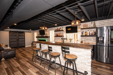 Inspiration for a transitional home bar remodel in St Louis