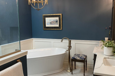 シーダーラピッズにあるトランジショナルスタイルのおしゃれな浴室の写真