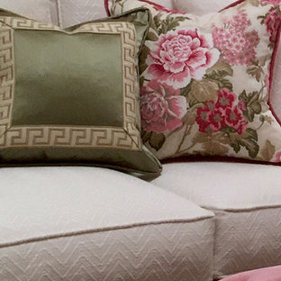 Foto di un piccolo soggiorno chic chiuso con sala formale, pareti beige e moquette