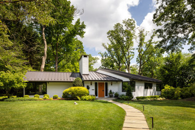 Mid-century modern exterior home photo in New York