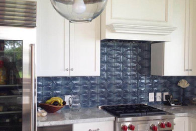Kitchen - coastal kitchen idea in Hawaii