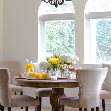 Light and bright breakfast nook