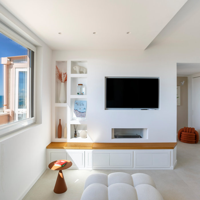 Example of a trendy family room design in Rome