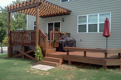 Traditional deck in Raleigh.
