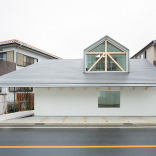 他の地域のアジアンスタイルのおしゃれな家の外観 (切妻屋根、戸建、金属屋根) の写真