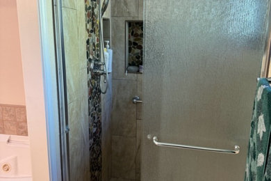 Bathroom - small modern bathroom idea in Other