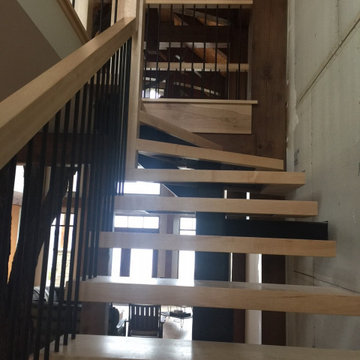 Monostringer staircase to loft