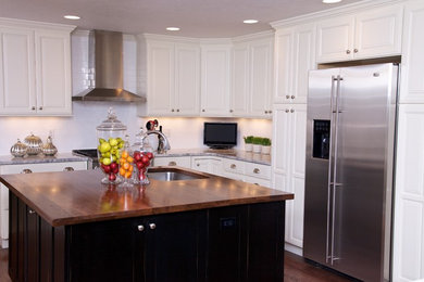 Elegant kitchen photo in Cleveland
