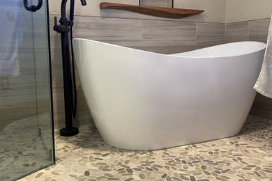 Example of a bathroom design in Denver