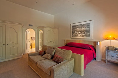 Bedroom - contemporary bedroom idea in Los Angeles