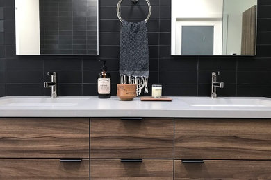 Bathroom - contemporary bathroom idea in Phoenix