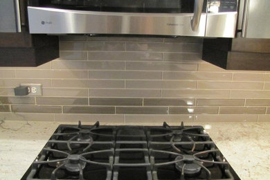 Example of a trendy kitchen design in Chicago