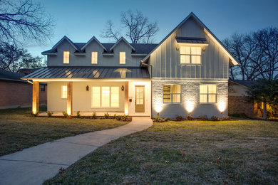 Inspiration for a farmhouse home design remodel in Dallas
