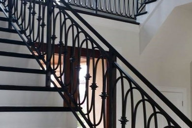 Example of a transitional staircase design in Miami