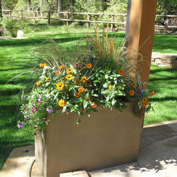 Annual Custom Containers - Outdoor Pots And Planters