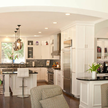 Contemporary Kitchen & Screened Porch Addition / Renovation