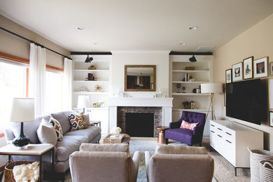 Living room - transitional living room idea in New York