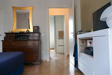 フィレンツェにあるモダンスタイルのおしゃれな寝室のインテリア
