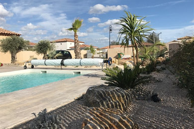 This is an example of a tropical pool in Montpellier.