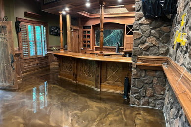 Arts and crafts home bar photo in Other