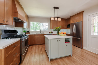 Example of a mid-century modern kitchen design in Los Angeles