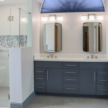 Open Layout Main Bathroom