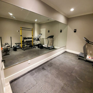 Gym/Mirrored Walls