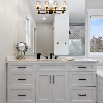 Showplace EVO Primary Bath in Sterling in Simpli White