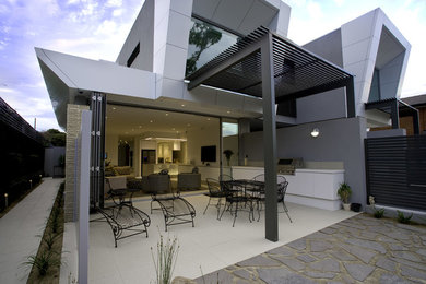 Photo of a large contemporary deck in Melbourne.