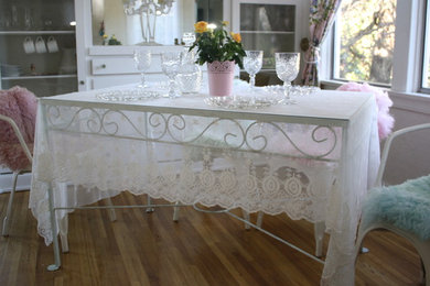 Inspiration for a country dining room remodel in Los Angeles