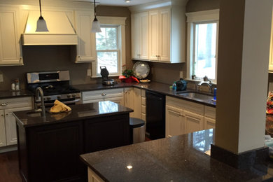 Kitchen - kitchen idea in New York