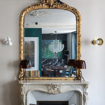 Des perspectives réfléchies au coeur d'un salon haussmannien