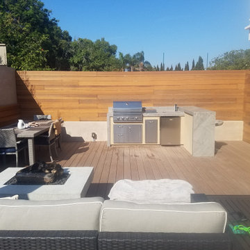 Modern L-shape outdoor kitchen