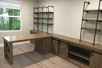 Mountain style home office photo in Orange County