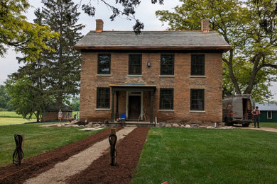 Victorian exterior home idea in Toronto