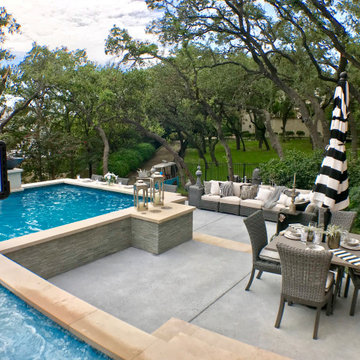 Glass Tile Spa with Negative Edge in San Antonio, Tx