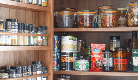 Slip for køkken-kaos: Sådan organiserer du madvarerne pænt