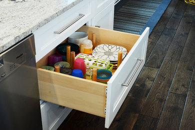 Example of an arts and crafts kitchen design in Chicago