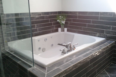 Example of a minimalist bathroom design in Indianapolis