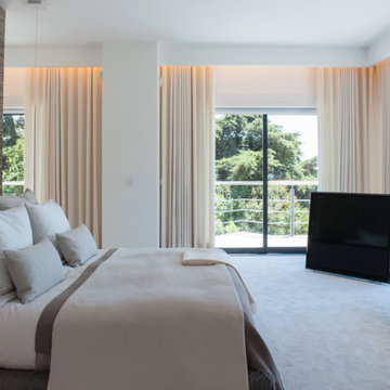 Main Suite with Balcony View and White Chaise, Paço de Arcos