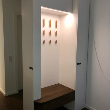 Garderobe als Raumtrenner