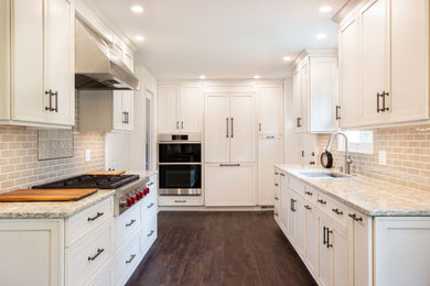 Kitchen - traditional kitchen idea in Philadelphia