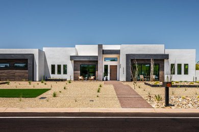 Example of an exterior home design in Phoenix
