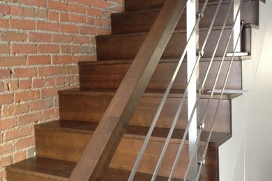Staircase - modern staircase idea in Montreal