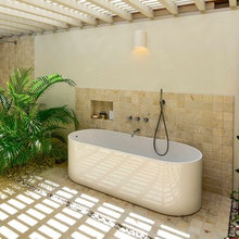 Outdoor bathtub