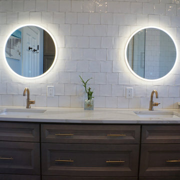 Bright, Beachy Bathroom