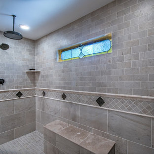 Bäder mit Steinplatten und brauner Wandfarbe Ideen, Design & Bilder