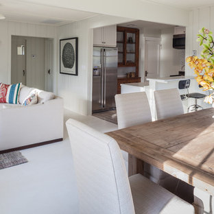 ニューアークのトランジショナルスタイルのLDKの画像 (白い壁)