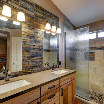 Earth-toned Master Bath on Corvalis