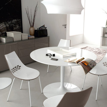 Planet Round Table - Matte Optic White Wood Top - Matte Optic White Metal Frame